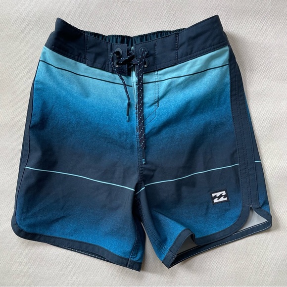 2T Billabong swim shorts - Picture 1 of 3